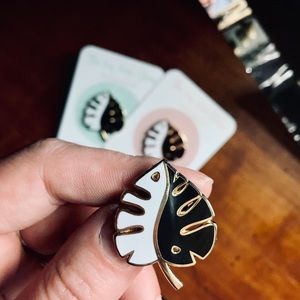 Hard enamel pin, yin & yang monstera leaf